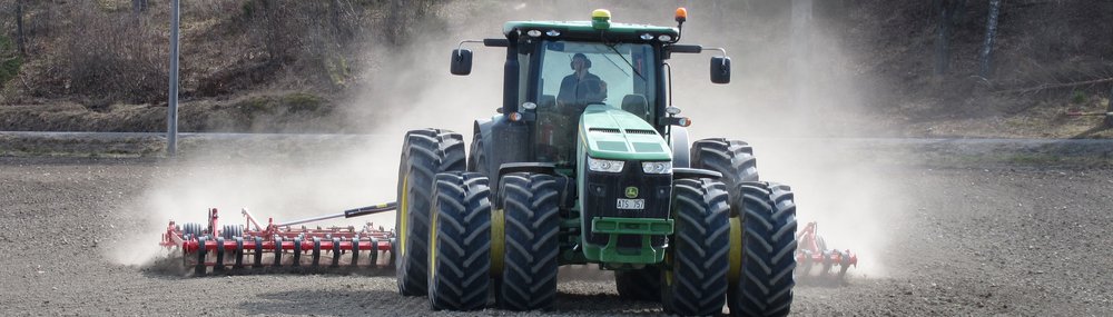 JD 8310 med starfire GPS samt Väderstad NZA harv